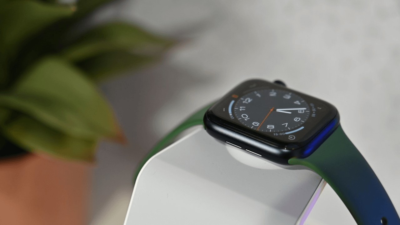 thay-ep-mat-kinh-apple-watch-se-2-2022