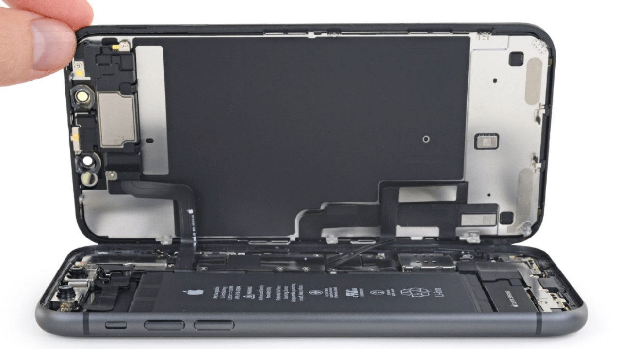 thay-kinh-cam-ung-iphone-11