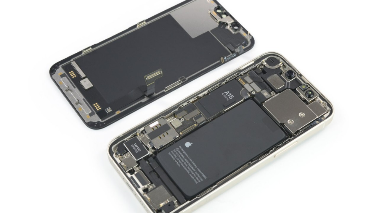 thay-man-hinh-iphone-13-mini (1)