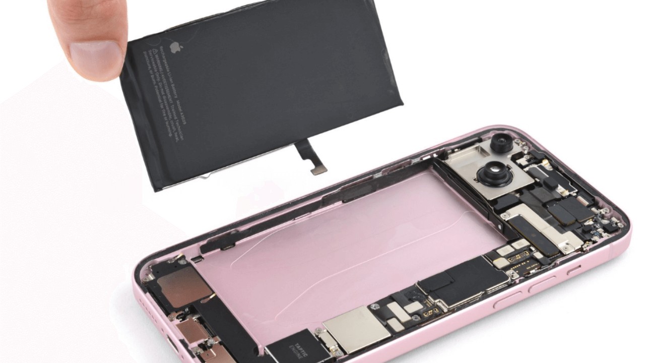 thay-pin-iphone-15-plus-pro-pro-max (17)