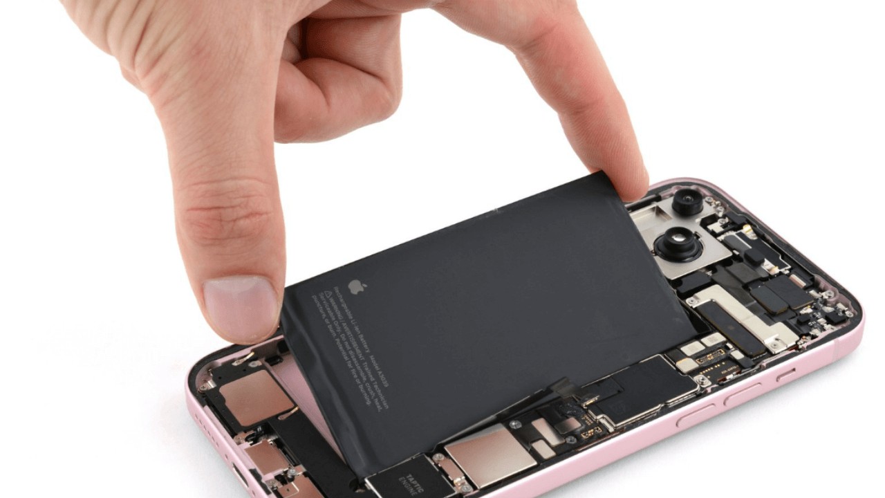 thay-pin-iphone-15-plus-pro-pro-max (14)