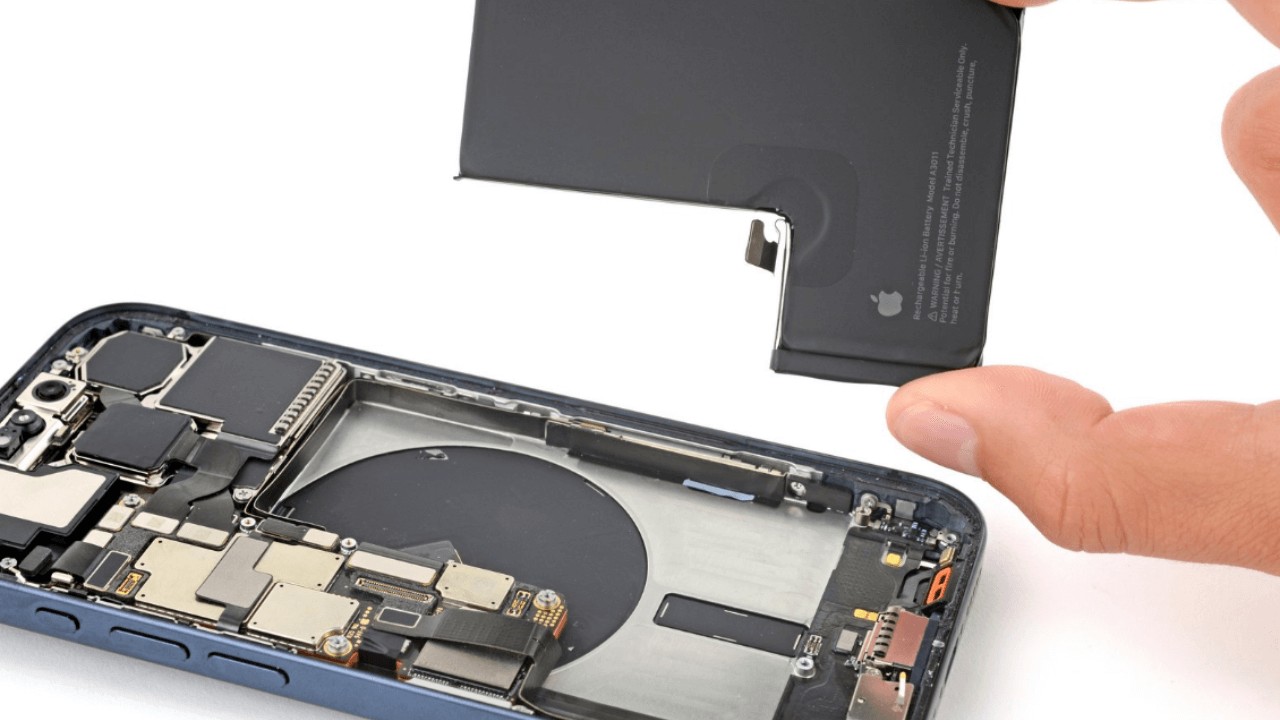 thay-pin-iphone-15-plus-pro-pro-max (20)