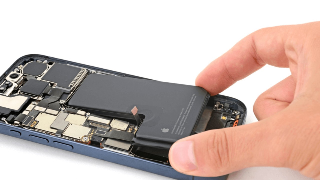 thay-pin-iphone-15-plus-pro-pro-max (20)